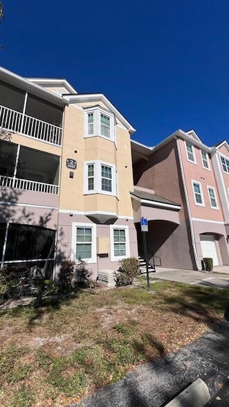 6413 Astor Village Ave, Unit 303 in Orlando, FL - Building Photo