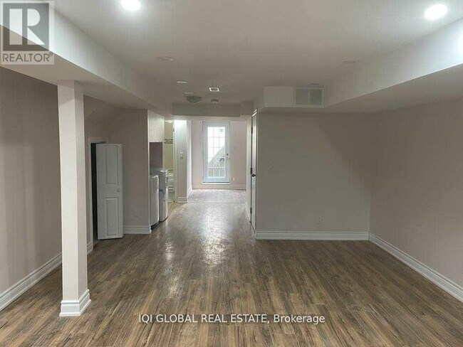 29 Nobbs Dr in Ajax, ON - Building Photo - Building Photo