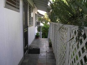 2846 Date St in Honolulu, HI - Foto de edificio - Building Photo