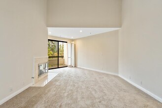 2112 Century Park Ln in Los Angeles, CA - Foto de edificio - Building Photo