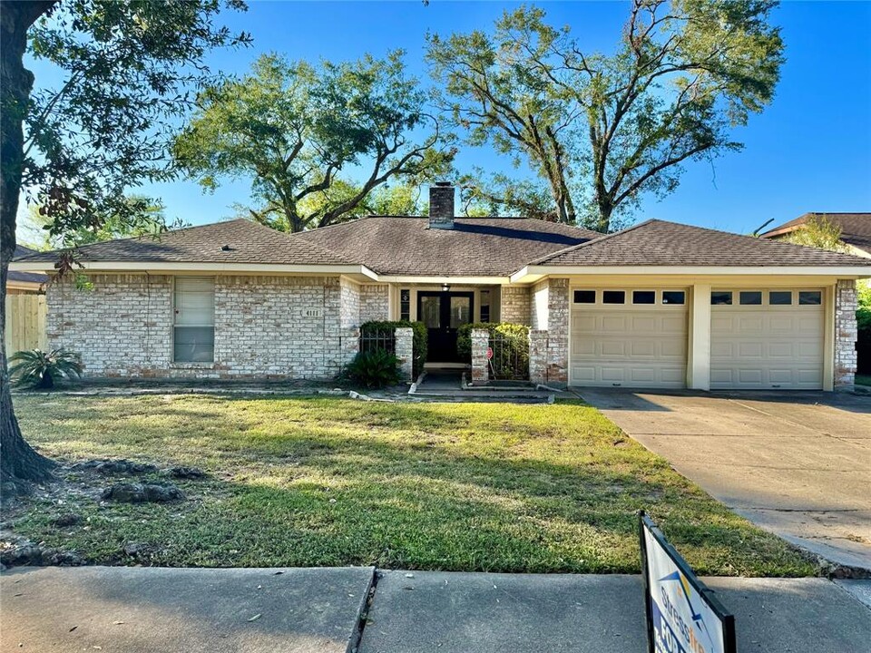 4111 Saratoga Dr in Houston, TX - Building Photo