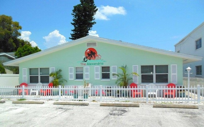 520 69th Ave, Unit 1 in St Pete Beach, FL - Building Photo - Building Photo