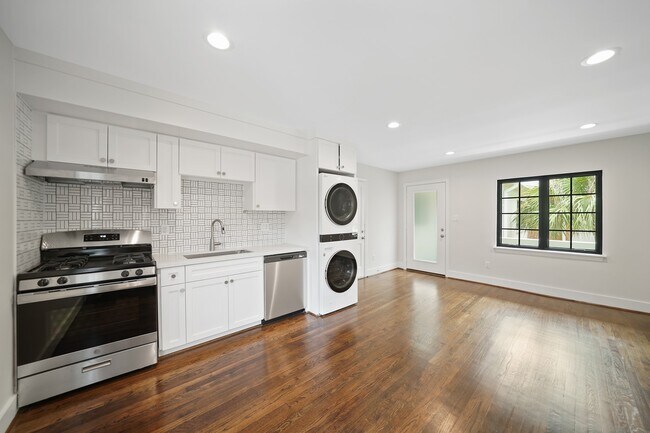 property at 520 Lovett Blvd