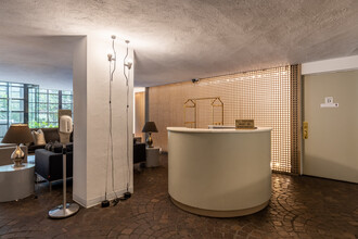 Morgan Court Apartments in New York, NY - Building Photo - Lobby