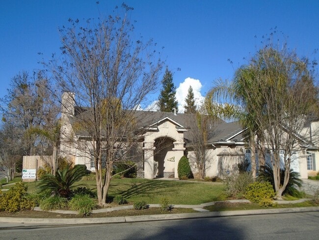 property at 2048 E Muir Field Dr