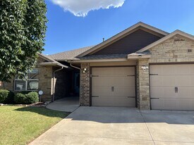 8424 Northwest 142nd Street in Oklahoma City, OK - Building Photo