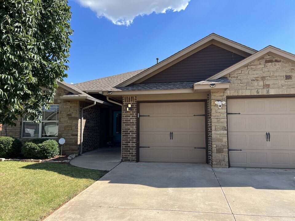 8424 Northwest 142nd Street in Oklahoma City, OK - Building Photo