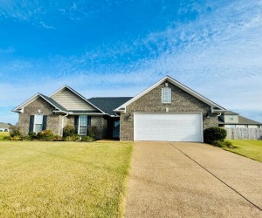 393 Vista Dr in Medina, TN - Building Photo