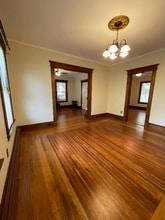 8 Woodland St in Vernon, CT - Building Photo - Building Photo