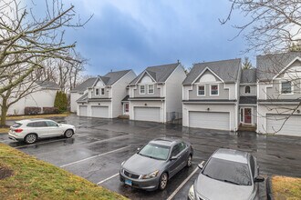 Park Avenue Mews in Bridgeport, CT - Building Photo - Building Photo