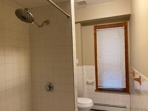 3 Washburn Ter, Unit 2 in Brookline, MA - Foto de edificio - Building Photo