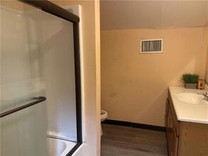 8009 Downman Rd in New Orleans, LA - Foto de edificio - Building Photo