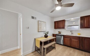 713 Ave H in St. Louis, MO - Foto de edificio - Building Photo