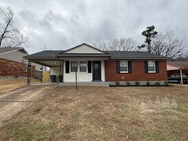 2759 Southmeade Ave in Memphis, TN - Building Photo