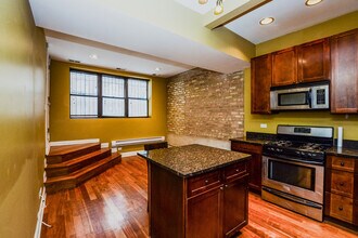 2046 W Hood Ave in Chicago, IL - Building Photo - Building Photo