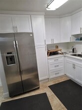 1811 Jefferson St, Unit 501 in Hollywood, FL - Building Photo - Building Photo