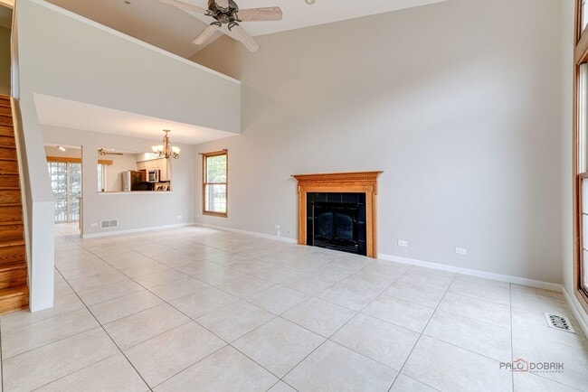443 Orleans Ave in Naperville, IL - Foto de edificio - Building Photo