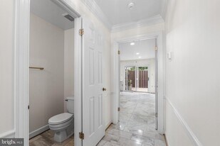 1130 20th St S in Arlington, VA - Building Photo