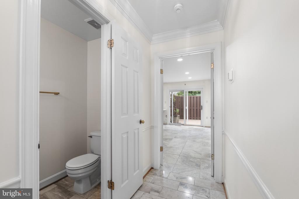 1130 20th St S in Arlington, VA - Building Photo