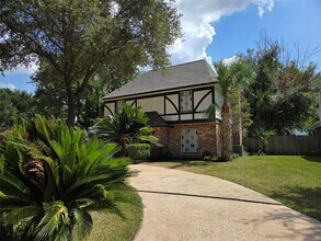 14203 Burgoyne Rd in Houston, TX - Foto de edificio - Building Photo