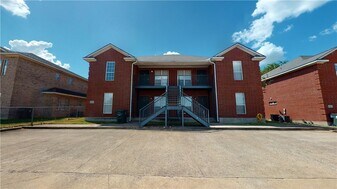 1509 Hollow Hill Dr in Bryan, TX - Building Photo