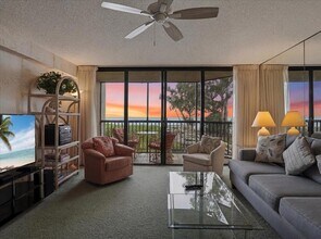 5611 Gulf of Mexico Dr, Unit 3 in Longboat Key, FL - Foto de edificio - Building Photo