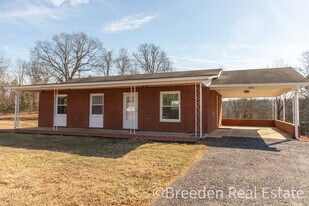 4393 R L Hildebran Dr in Connelly Springs, NC - Building Photo