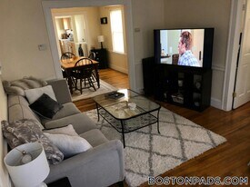 62 Brock St in Boston, MA - Building Photo