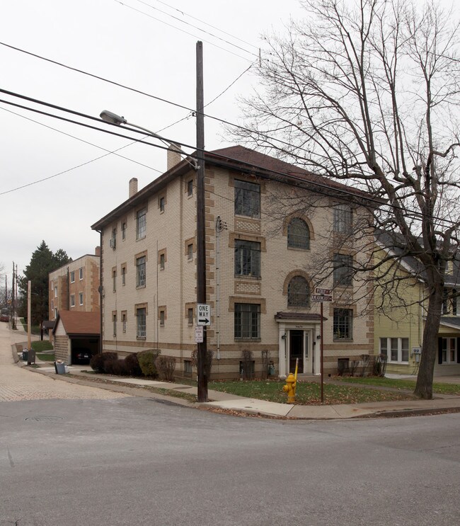 21 N Meadowcroft Ave in Pittsburgh, PA - Foto de edificio - Building Photo