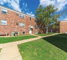 Colonial Court in Wilmington, DE - Building Photo