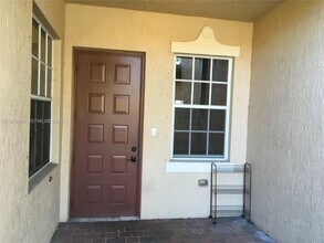 3338 Lakeside Dr in Davie, FL - Building Photo - Building Photo