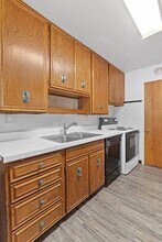 5650 Lucas-Hunt Rd in St. Louis, MO - Building Photo - Building Photo
