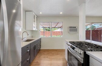 2371 Berry St in Lemon Grove, CA - Foto de edificio - Building Photo