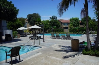 16852 Pacific Coast Hwy in Huntington Beach, CA - Building Photo - Building Photo