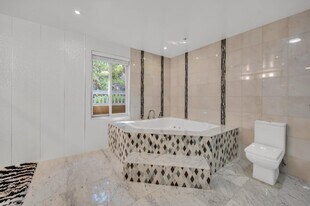 30 Bluebell Ln in Hillsborough, CA - Building Photo