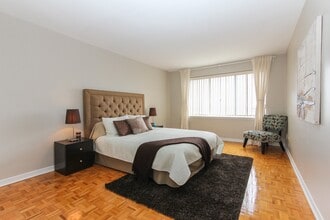 Les Tours Lakeshore in Pointe-claire, QC - Building Photo - Building Photo