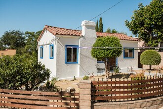 4879 Hartwick St in Los Angeles, CA - Foto de edificio - Building Photo