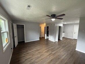 1021 Mount St in Gary, IN - Foto de edificio - Building Photo