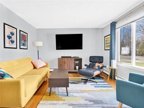 32 Hamlin Ave in Warwick, RI - Building Photo - Building Photo