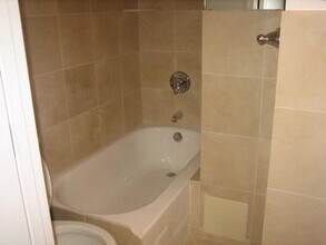 697 TENTH (47th St & 48th St), #5FS in New York, NY - Foto de edificio - Building Photo