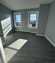 413 E Main St in Bridgeport, CT - Building Photo - Building Photo