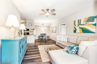 6361 Aragon Way in Ft. Myers, FL - Foto de edificio - Building Photo