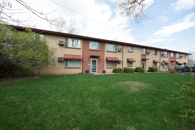 Norwood Apartments in Lakewood, CO - Building Photo - Building Photo