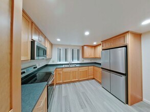 1571 High St in Eugene, OR - Building Photo - Building Photo