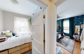 13 Pleasant St, Unit PH in Cambridge, MA - Building Photo - Building Photo