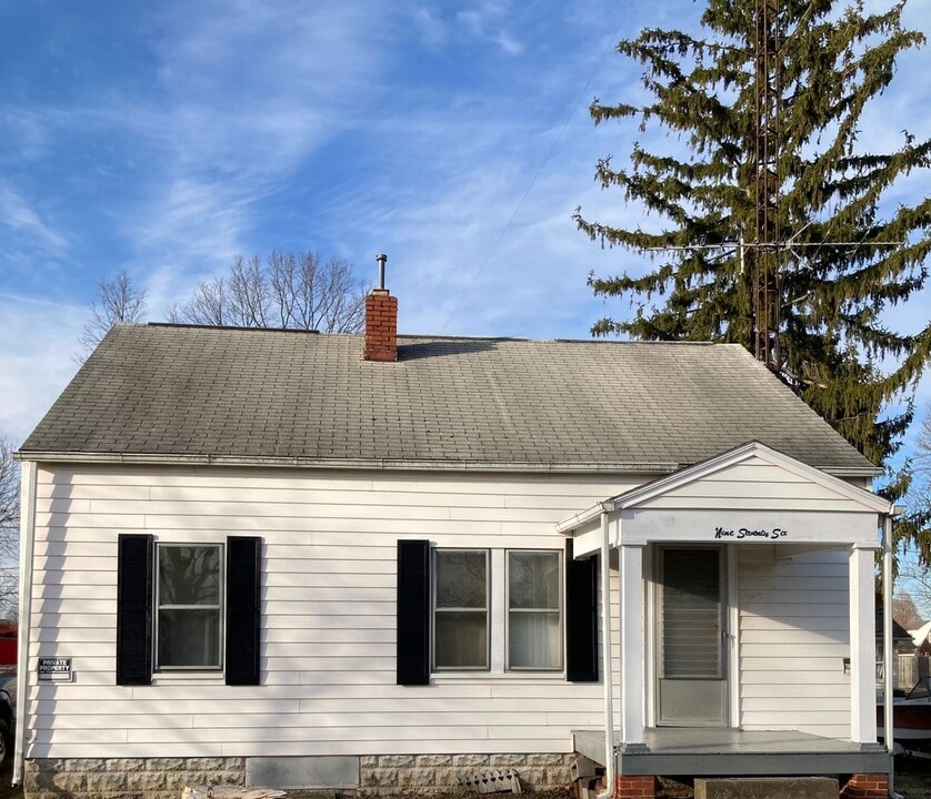 976 Woodlawn Ave in Newark, OH - Building Photo