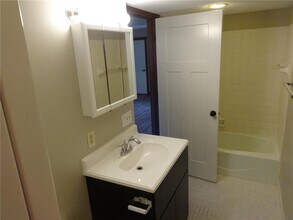 1609 10th St SE in Rochester, MN - Building Photo - Building Photo