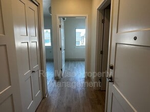 1935 Table Rock Rd in Medford, OR - Building Photo - Building Photo