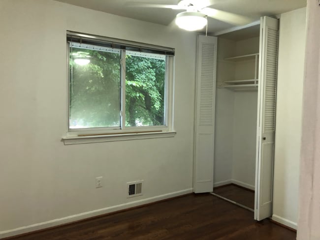 0xx Commonwealth Blvd in Fairfax, VA - Foto de edificio - Building Photo