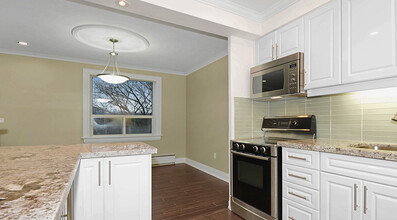 10 Lamport Ave in Toronto, ON - Building Photo - Building Photo